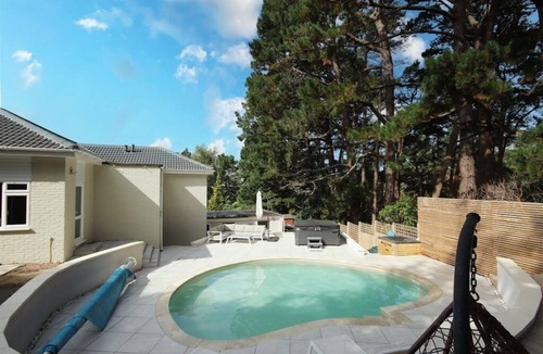 St Leonards House | 5 Bed House - Pool - Hot Tub - Sauna - Pool Table - Near New Forest - Sleeps 12