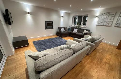 Powick House | 5 bed house with hot tub