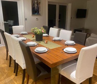 Powick House | 5 bed house with hot tub