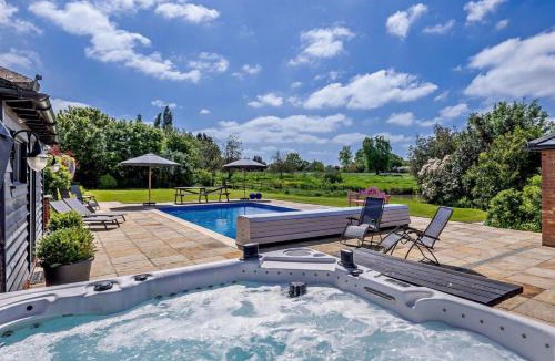 Abbess Roding House | 5 Bed in Ashford oc-76428