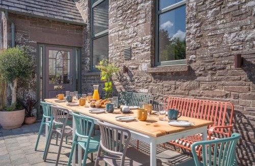 Bwlch House | 5 Bed in Bwlch oc-p32273