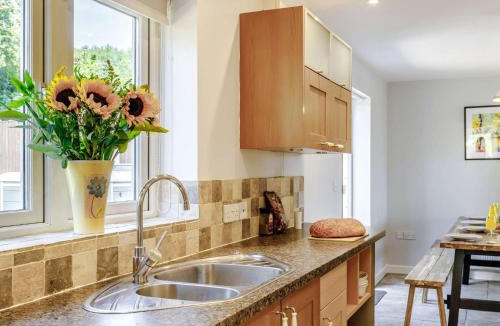 Whatstandwell House | 5 Bed in Crich 88486