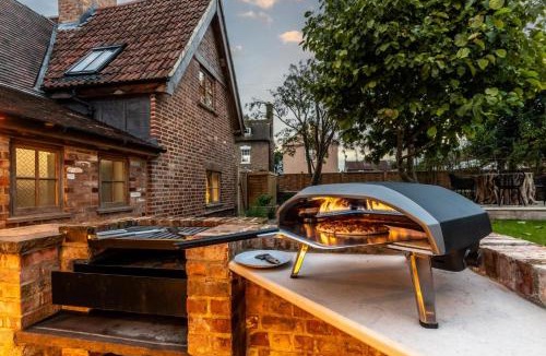 Dursley House | 5 Bed in Frampton On Severn oc-d29489