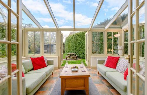 New Forest District House | 5 Bed in Godshill NFL35