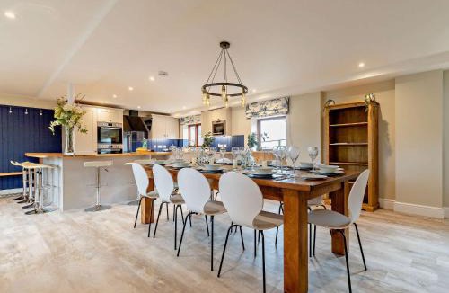 Cauldon Low House | 5 Bed in Grindon 79543