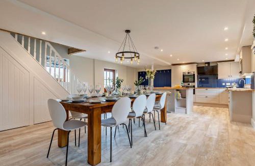 Cauldon Low House | 5 Bed in Grindon 79543