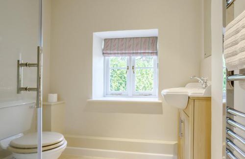 Blackford House | 5 Bed in Holton 79062