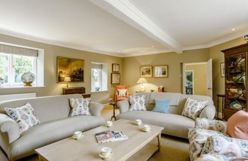 Blackford House | 5 Bed in Holton 79062