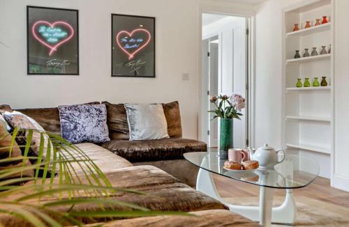 Wroxham House | 5 Bed in Hoveton 56103