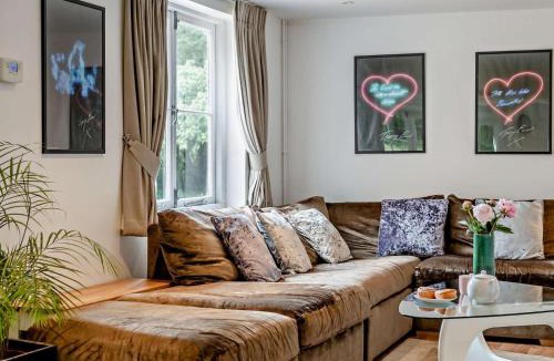 Wroxham House | 5 Bed in Hoveton 56103