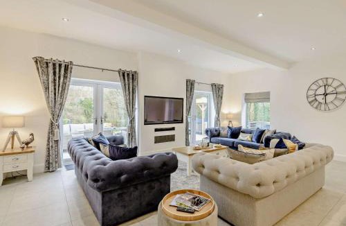 Bont Newydd House | 5 Bed in Rhosbodrual 80729