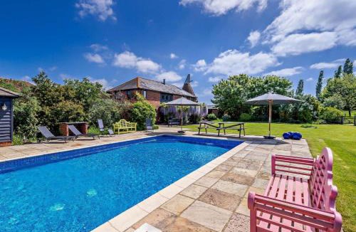 Abbess Roding House | 5 Bed in Smarden 76428