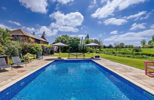 Abbess Roding House | 5 Bed in Smarden 76428