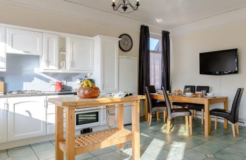 Tynemouth House | 5 Bed in Tynemouth CN125