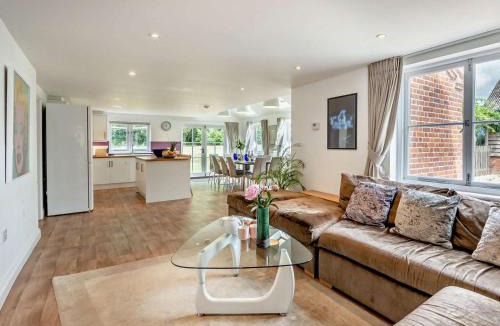 Wroxham House | 5 Bed in Wroxham 56103
