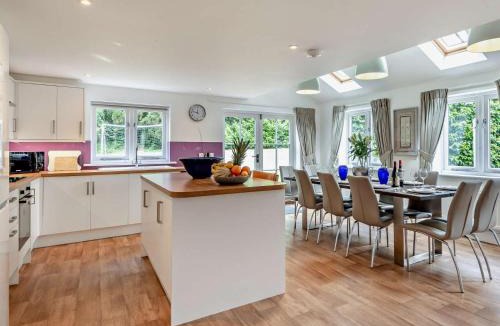 Wroxham House | 5 Bed in Wroxham 56103