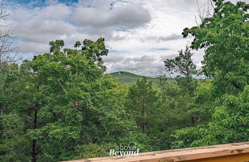 Branson House | 5 bed Mountain View Retreat on 8 Acres Near Town