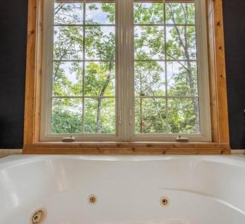 Branson House | 5 bed Mountain View Retreat on 8 Acres Near Town