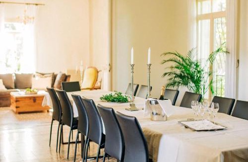 Saint-Jean-Pla-de-Corts Villa | 5 Bed Villa - Sleeps 10 - Pets - Pool - Parking