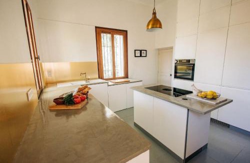 Saint-Jean-Pla-de-Corts Villa | 5 Bed Villa - Sleeps 10 - Pets - Pool - Parking