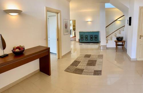 Divonne-les-Bains Villa | 5 Bed Villa, 6 Baths, View and Beautiful Pool