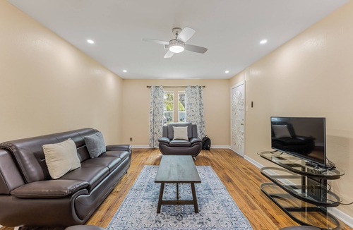 Del Mar House | 5-bedroom 2 full bath