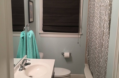 Middletown House | 5 bedroom/2bath, garage, yard, parking east end close to everything
