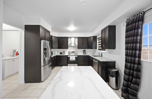 Mount Pleasant House | 5 Bedroom & 3.5 Bathroom ~Fits 10 ~Spotless Stay