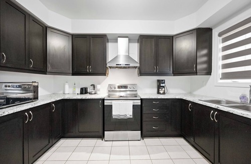 Mount Pleasant House | 5 Bedroom & 3.5 Bathroom ~Fits 10 ~Spotless Stay