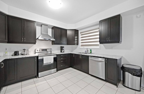Mount Pleasant House | 5 Bedroom & 3.5 Bathroom ~Fits 10 ~Spotless Stay