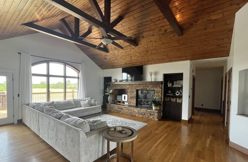 Emporia House | 5 Bedroom, 6 Bathroom Custom Home with Private Pool, Pool House, Chef's Kitchen