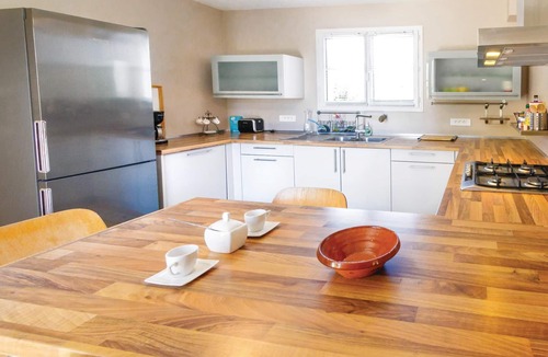 Thezan-les-Beziers House | 5 bedroom accommodation in Thézan-lès-Béziers