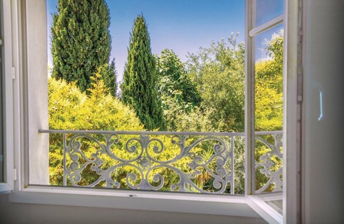 Thezan-les-Beziers House | 5 bedroom accommodation in Thézan-lès-Béziers
