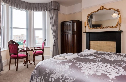 Weston-super-Mare Cottage | 5 bedroom accommodation in Weston-super-Mare