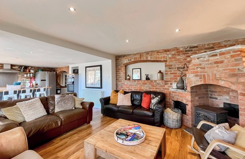 Trowle Common Cottage | 5 bedroom accommodation in Trowbridge