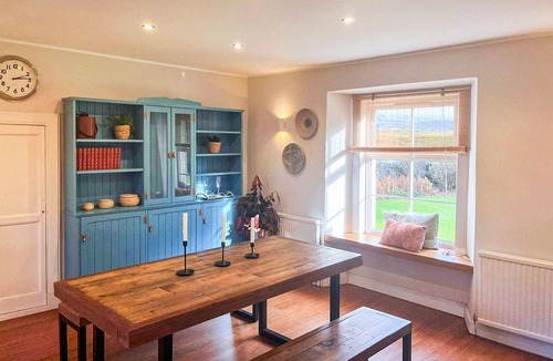 West Calder Cottage | 5 bedroom accommodation in Edinburgh