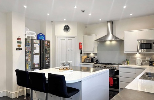 Shipley Cottage | 5 bedroom accommodation in Baildon