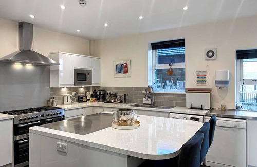 Shipley Cottage | 5 bedroom accommodation in Baildon