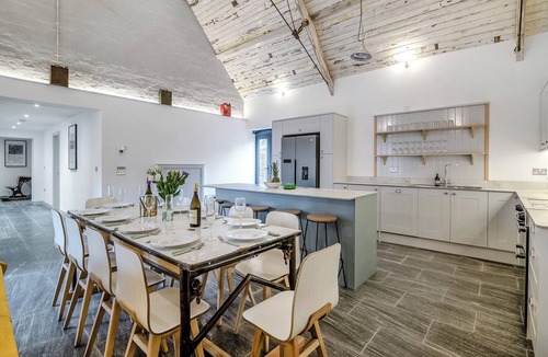 Huntley Cottage | 5 bedroom accommodation in Huntley