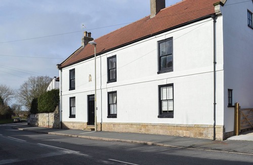 Muston Cottage | 5 bedroom accommodation in Muston, near Filey