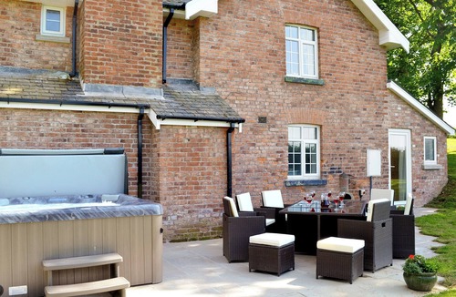 Newtown Cottage | 5 bedroom accommodation in Newtown