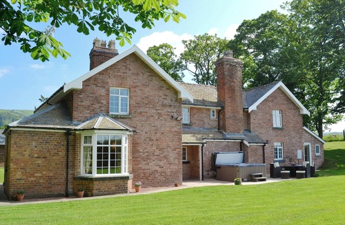 Newtown Cottage | 5 bedroom accommodation in Newtown