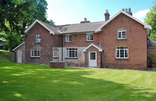 Newtown Cottage | 5 bedroom accommodation in Newtown