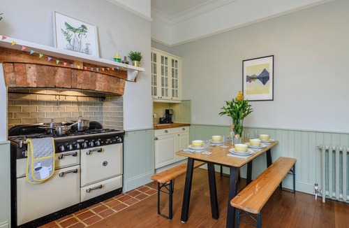 Poole Cottage | 5 bedroom accommodation in Poole