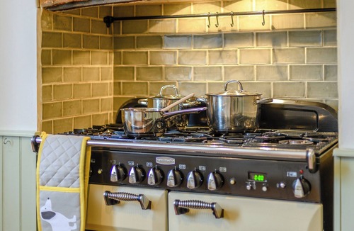 Poole Cottage | 5 bedroom accommodation in Poole