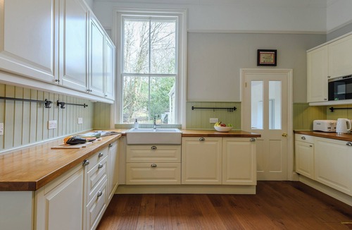 Poole Cottage | 5 bedroom accommodation in Poole