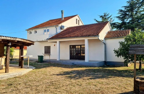 Nevidane House | 5 bedroom amazing home in Nevidane