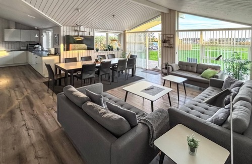 Mommark Strand House | 5 bedroom amazing home in Sydals