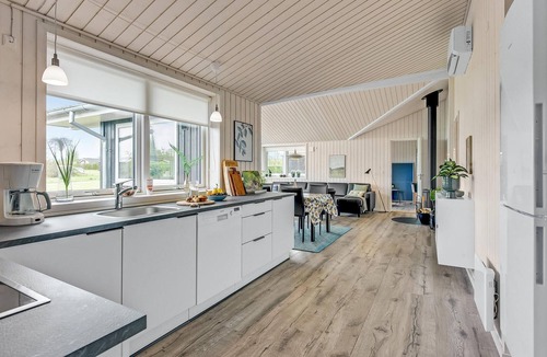 Mommark Strand House | 5 bedroom amazing home in Sydals