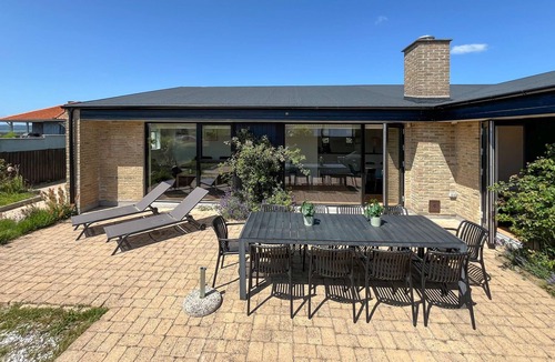 Vibæk Strand House | 5 bedroom awesome home in Ebeltoft